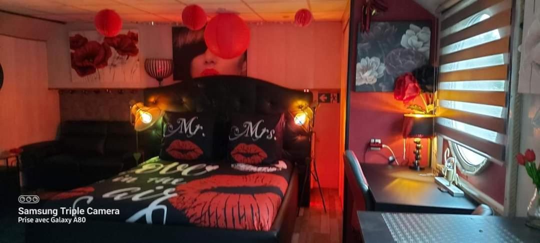Peniche Morgane 2 Sas Les Betises Hotel Cambrai Eksteriør billede