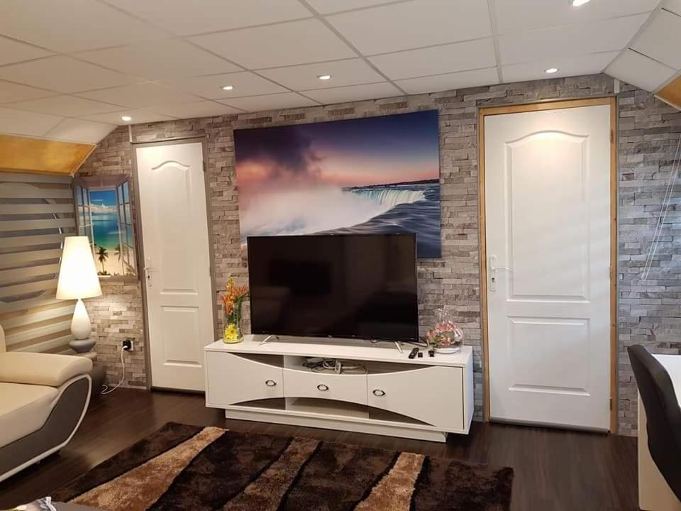 Peniche Morgane 2 Sas Les Betises Hotel Cambrai Eksteriør billede