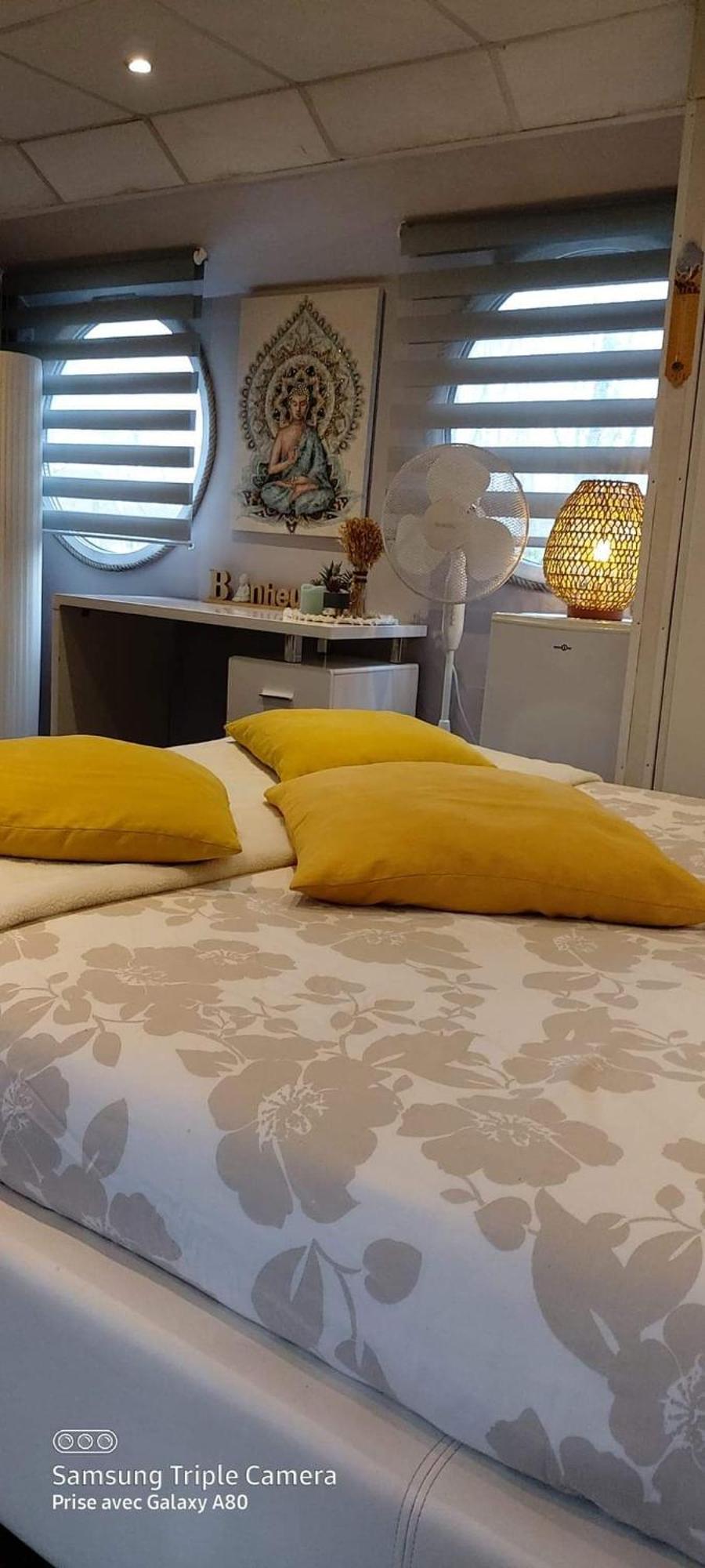 Peniche Morgane 2 Sas Les Betises Hotel Cambrai Eksteriør billede